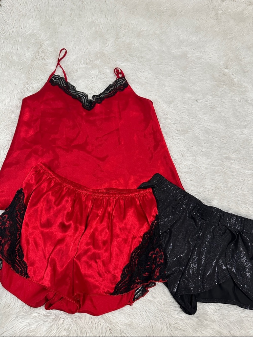 👛 Linea Donatella Satin Pj Set & Yandy Satin Sleep Shorts Size Small